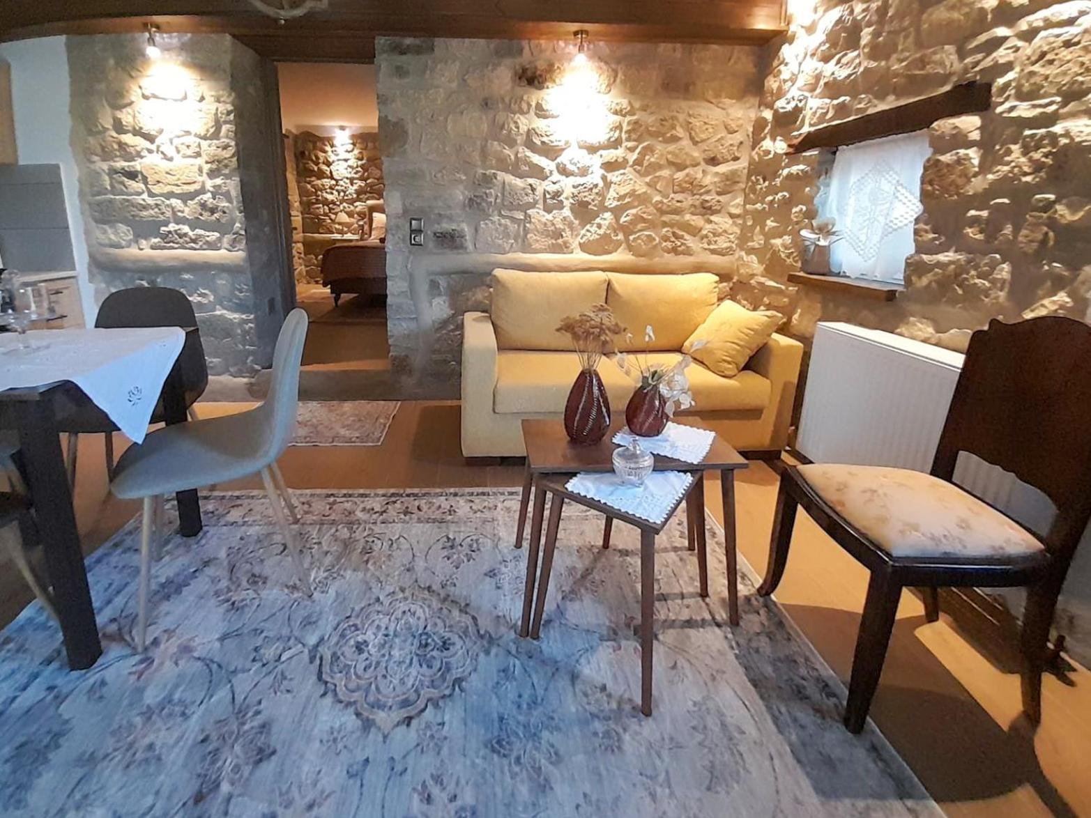 Elen's Suites Apartment *